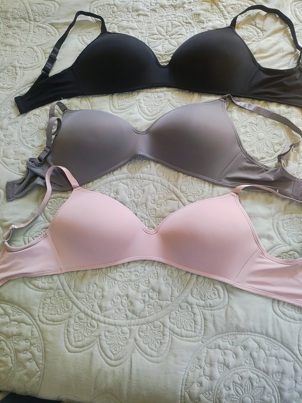 Seamless T-Shirt Bra 36DD Set in Black, Gray, and Tan